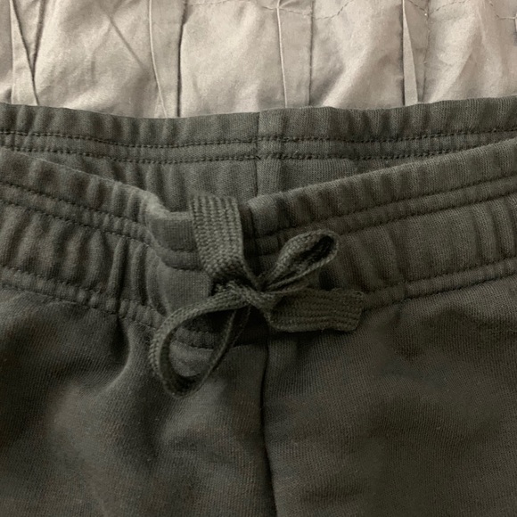 Adidas black cropped jogging pants - Picture 3 of 4